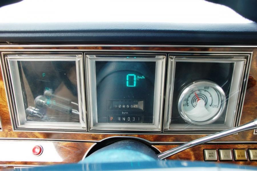  Lincoln Town Car 1981 года  (фото 9 из 20)